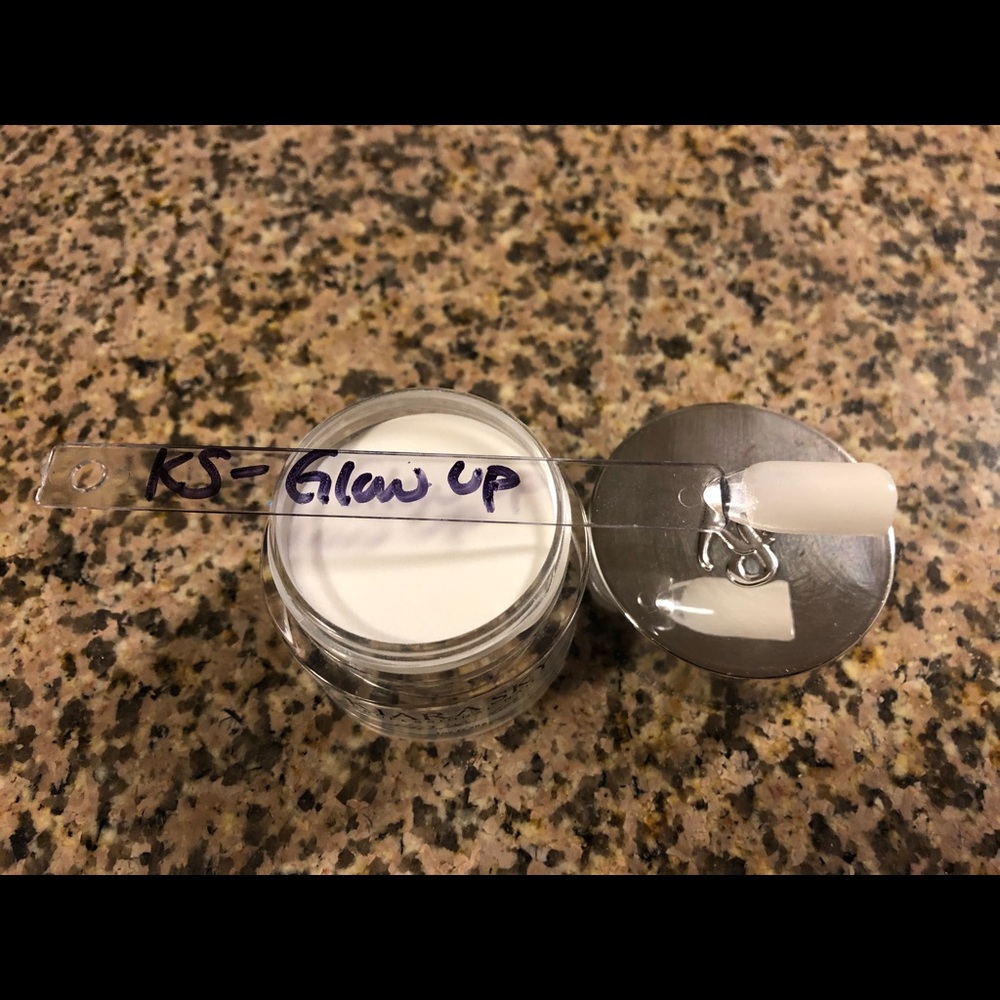 Kiara Sky Glow In The Dark Nail Dipping Powder